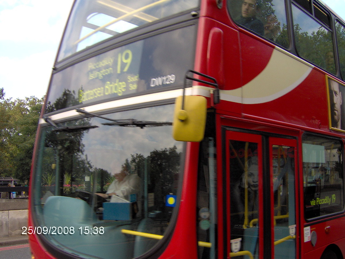 19 From Charing Cross Road opposite Foyles to Hyde Park Corner. Arriva DW129 LJ05GKY.